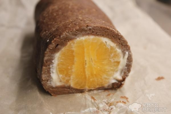 Рецепт: Шоколадный рулет без выпечки - с мандаринами внутри!