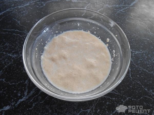 Рецепт: Классические ватрушки с творожной начинкой - На дрожжевом тесте