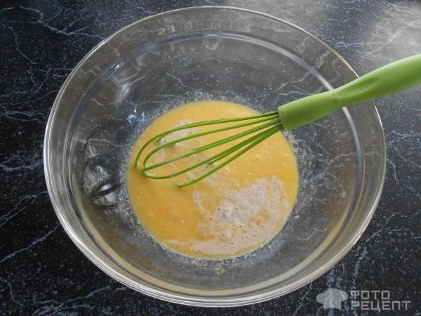 Рецепт: Классические ватрушки с творожной начинкой - На дрожжевом тесте