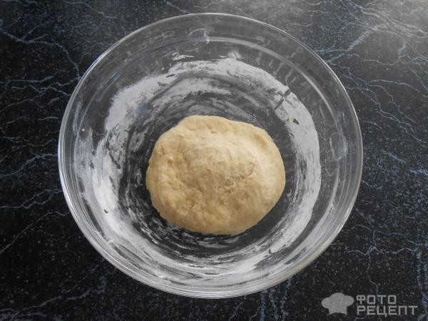 Рецепт: Классические ватрушки с творожной начинкой - На дрожжевом тесте