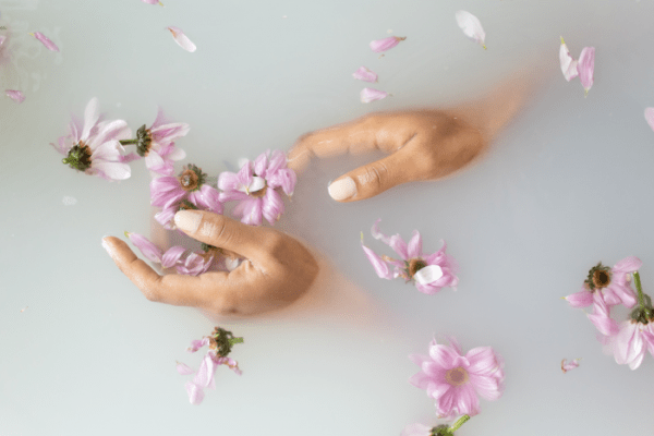 Ручная работа: что такое маникюр а-ля рюс и как ухаживать за ногтями дома