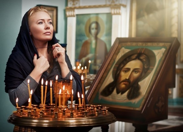 Как нужно обращаться к иконам для помощи и защиты