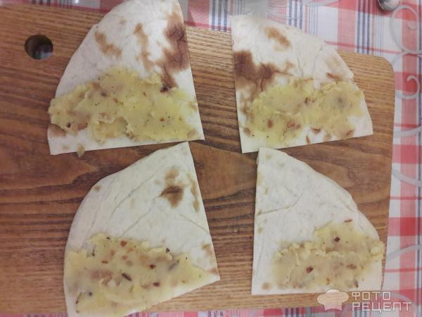 Рецепт: Лепешки с начинкой из пюре картофеля - По-домашнему на сковороде.