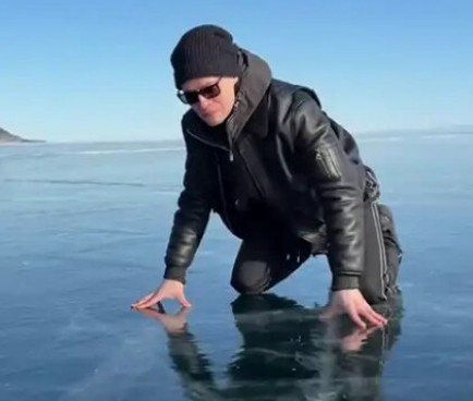 Певец SHAMAN попробовал на вкус замерзший Байкал
