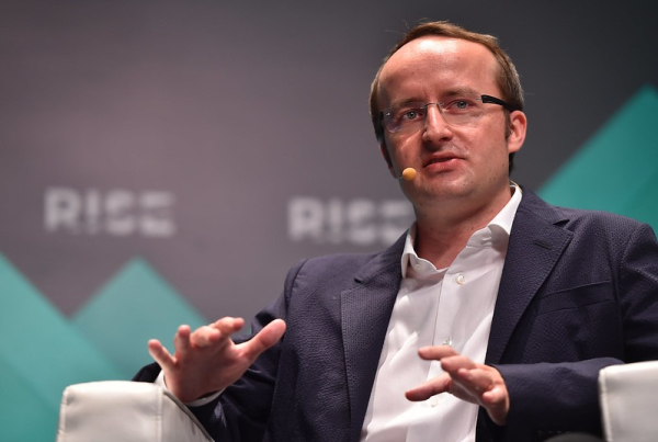 Crypto. com проходит сертификацию по искусственному интеллекту на фоне технологического ажиотажа