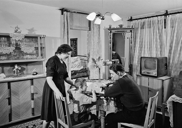 Какие привычки советских жен помогали им сохранить добрые отношения в семье 30-40 лет