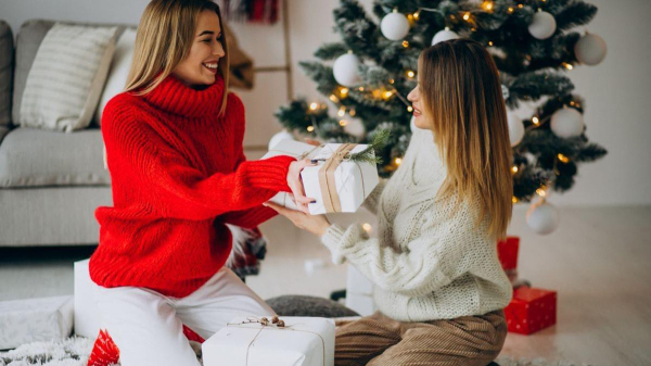 Эти подарки растрогают до слез вашу подругу: 20 идей бюджетных и дорогих вариантов