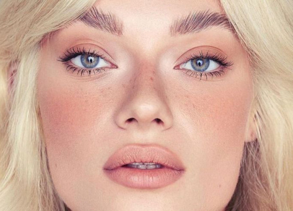 Мороз и&nbsp;солнце, день чудесный: как сделать трендовый макияж Apr&egrave;s-Ski