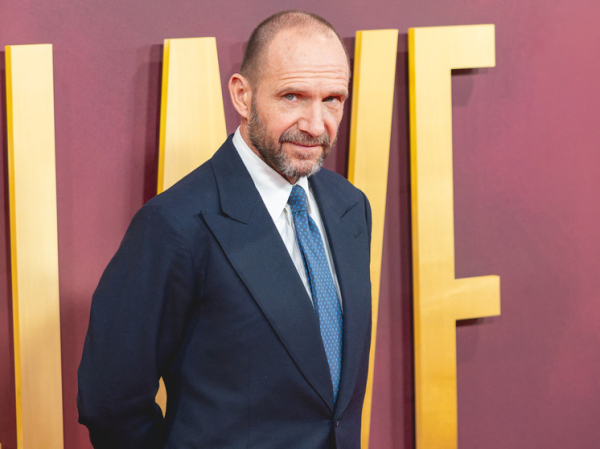 &laquo;Рана и боль&raquo;: Рэйф Файнс научил японцев в Париже хандре &laquo;Евгения Онегина&raquo;