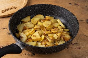 Жареная картошка с луком Жареная картошка с луком