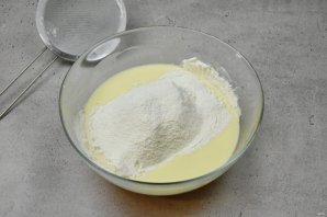 Заливной пирог с черемшой и яйцом