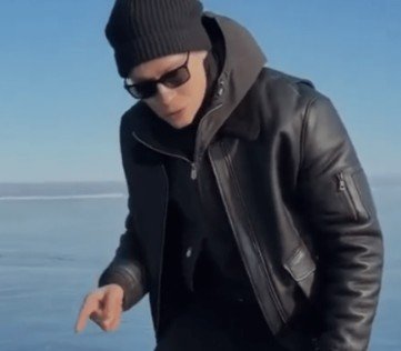 Shaman совершил ошибку, поделившись с поклонниками "поцелуем" с Байкалом Shaman совершил ошибку, поделившись с поклонниками "поцелуем" с Байкалом