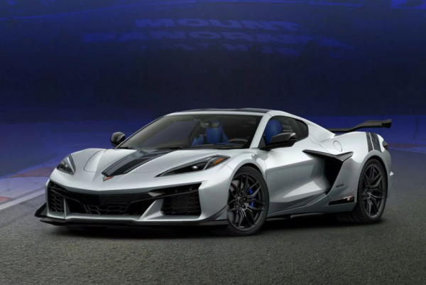 Мотор GM V8 5.5 LT6: спецверсия Chevrolet Corvette и суперкар Flkon из ОАЭ