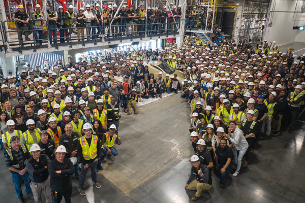 Tesla выпустила первый экземпляр роботакси Cybercab