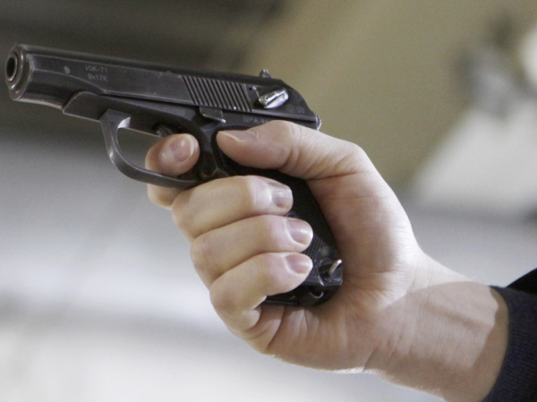 Три человека погибли и еще несколько ранены в результате стрельбы на ледовом катке